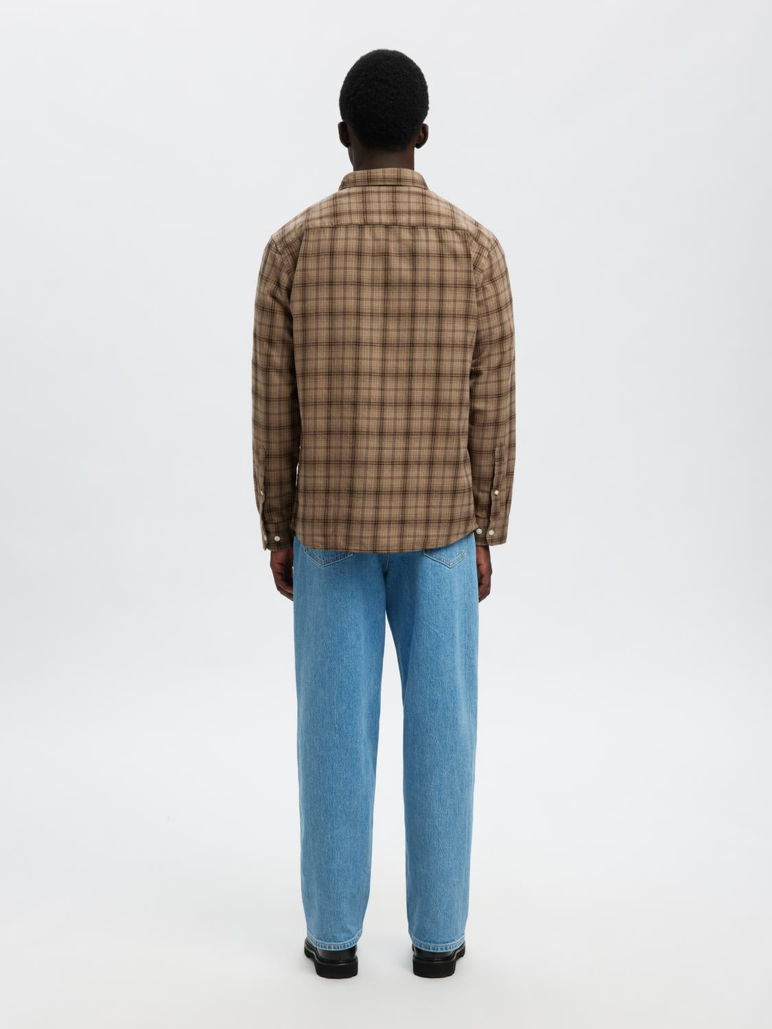model_shot-back